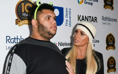 Katie Price, la capătul puterilor. Fiul ei de 190 kg e la un pas de atac de cord