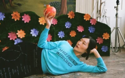 Mesajul surprinzator de pe hainele lansate de Tilda Swinton. Costa pana la 677 de dolari