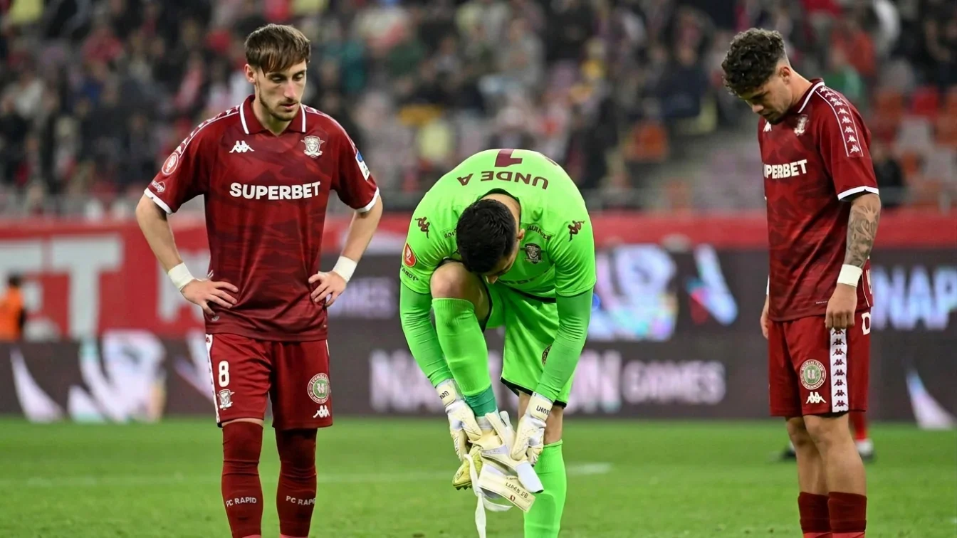Cosmar pentru Rapid. Doi jucatori cheie s-au accidentat grav in acelasi meci