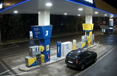 Rasturnare de situatie la pompa. Benzina premium, mai ieftina decat cea standard