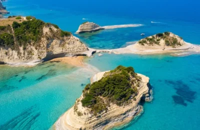 Amenzi de 60.000 de euro pe plajele din Grecia. Anunțul care îi vizează pe toți românii