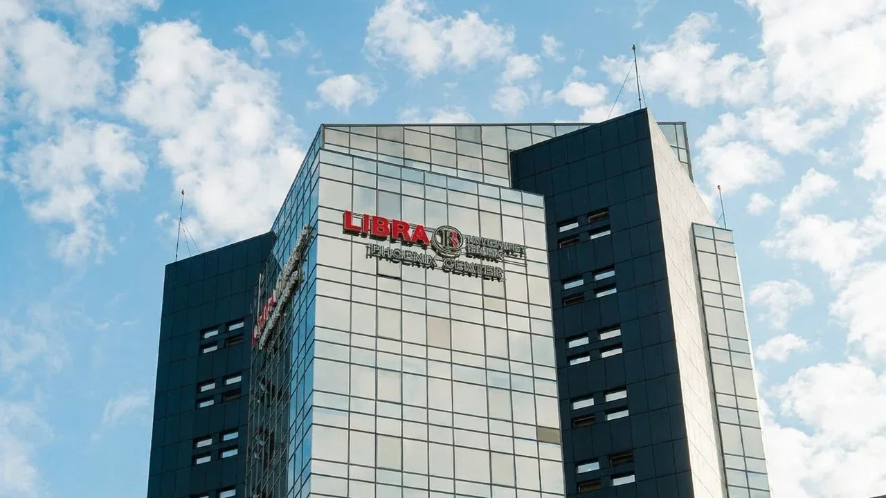 O bancă din România aruncă piața în aer. Cardul de credit cu dobândă de 10% se ia în 2 minute