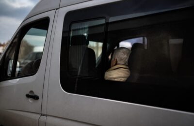 409 persoane vulnerabile din azilele ilegale din Bihor au fost mutate de urgență în 19 județe