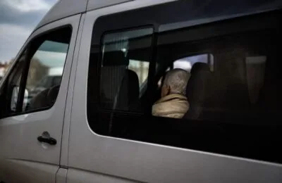 409 persoane vulnerabile din azilele ilegale din Bihor au fost mutate de urgență în 19 județe