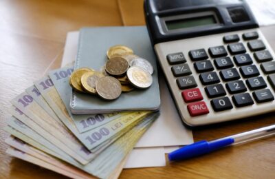 Impozitul pe pensie din 2026 aduce rețineri pentru sumele care depășesc 3.000 de lei