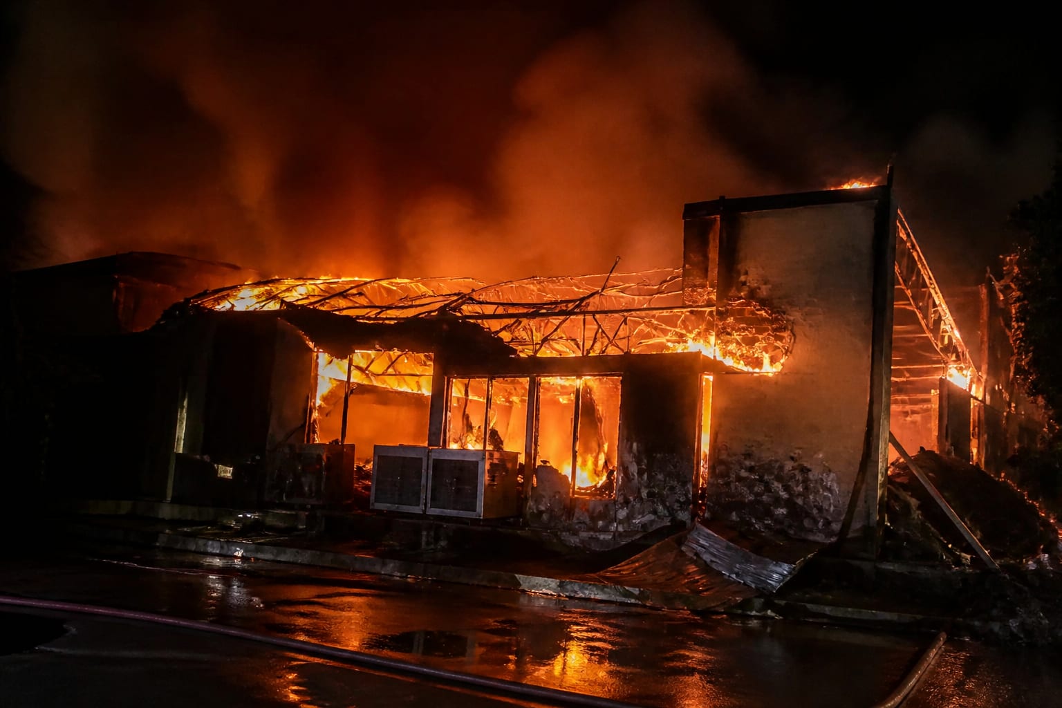Incendiu într-un club din Bangkok cu cel puțin 27 de morți și 63 de răniți