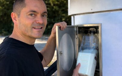 Laptele proaspăt la sat se cumpără de la dozator. Un antreprenor descrie cum a dispărut creșterea animalelor în 20-30 de ani