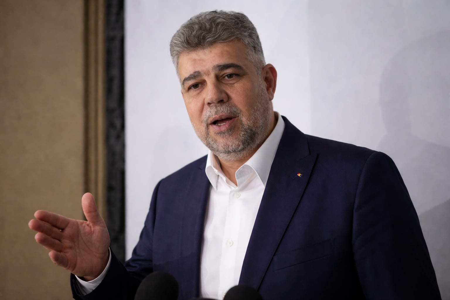 Marcel Ciolacu a fost fotografiat în Italia la aceeași masă cu Ionel Arsene și a refuzat explicații