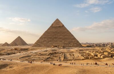Marea Piramidă din Giza a rezistat cutremurelor datorită unei frecvențe de vibrație între 2,0 și 2,6 Hertzi