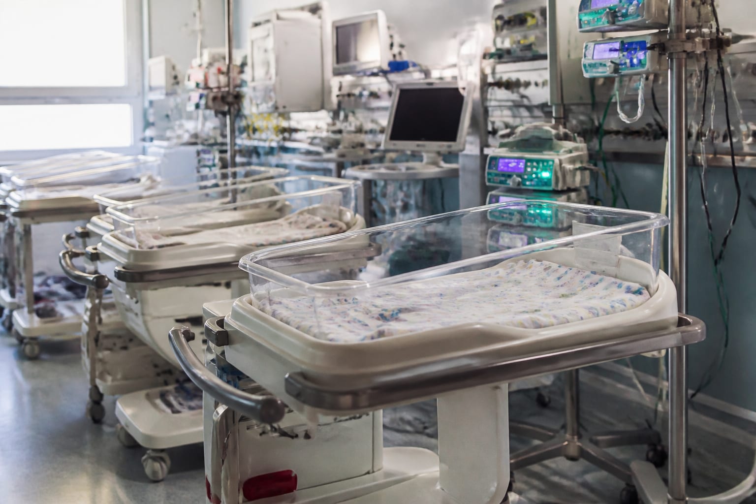 Marie Curie cere închiderea a 5 paturi la ATI nou născuți după plecarea a 7 asistente
