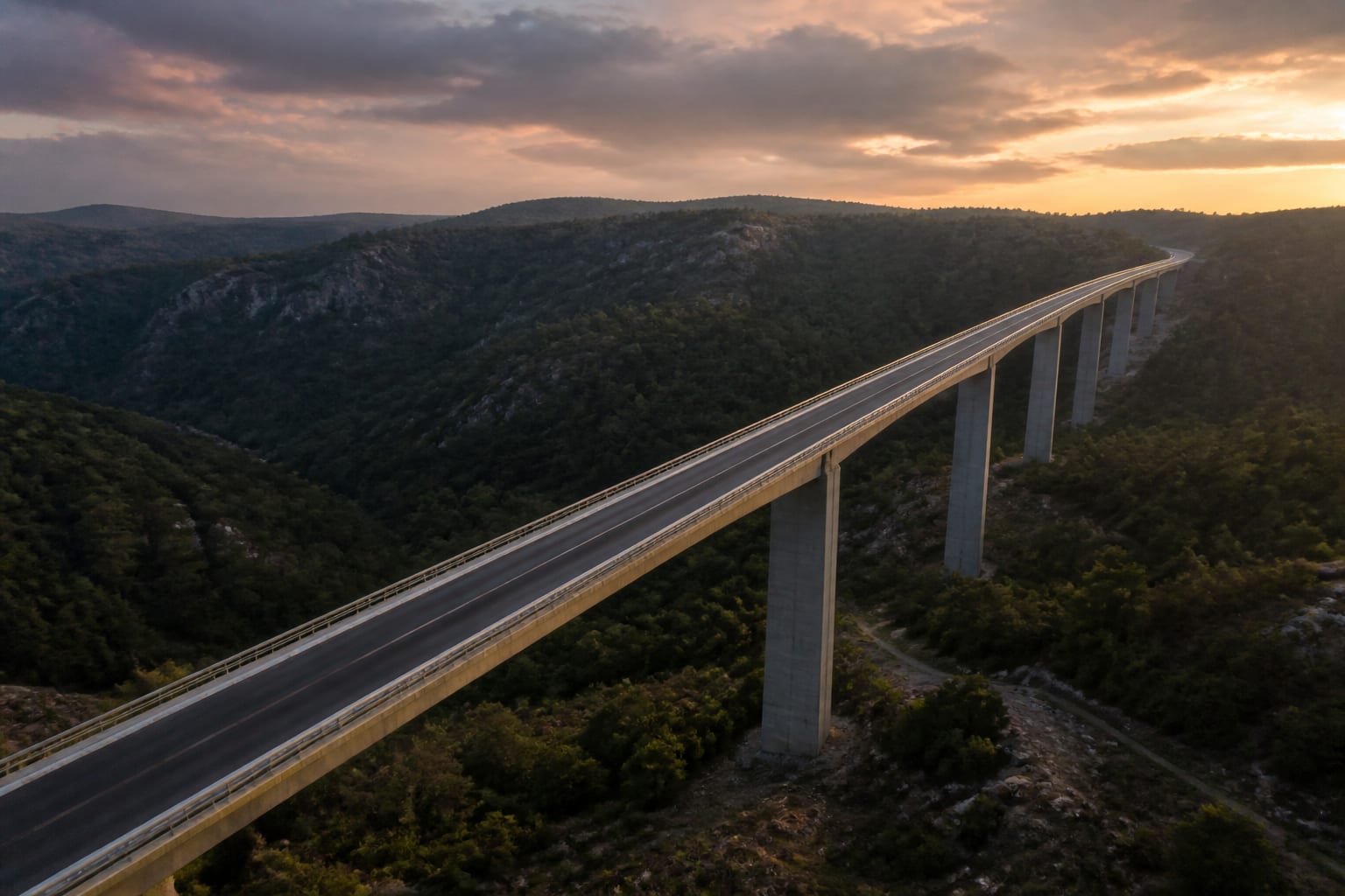 Podul de 1,36 km evidențiază progresul de pe un lot al Autostrăzii Moldovei A7