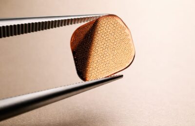 Retina artificială PRIMA intră pe piața europeană și promite restabilirea parțială a vederii