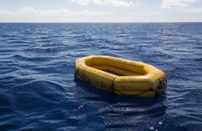 Un navigator a fost salvat după o lună în derivă pe Oceanul Pacific