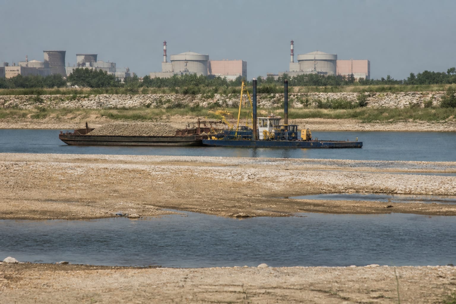 Debitele scăzute ale Dunării au oprit reactoarele de la Cernavodă și afectează economia europeană