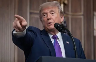 Donald Trump amenință cu bombardarea Omanului și revendicarea Strâmtorii Ormuz