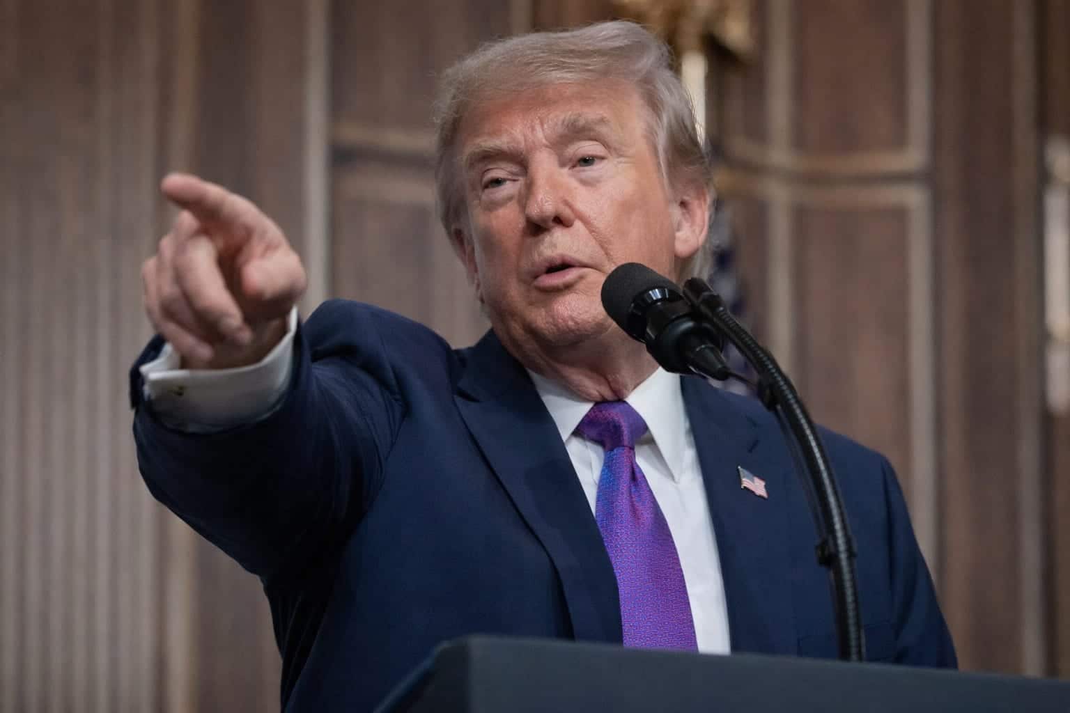 Donald Trump amenință cu bombardarea Omanului și revendicarea Strâmtorii Ormuz