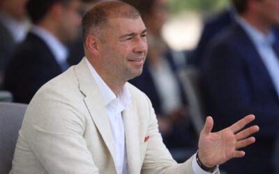 Fostul campion mondial Lucian Bute donează obiecte de carieră Muzeului Național de Istorie