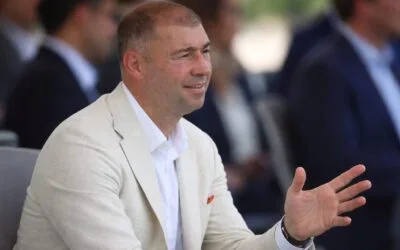 Fostul campion mondial Lucian Bute donează obiecte de carieră Muzeului Național de Istorie