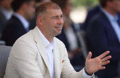 Fostul campion mondial Lucian Bute donează obiecte de carieră Muzeului Național de Istorie