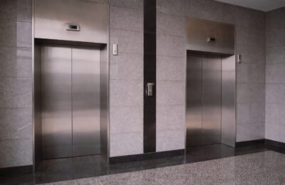 Program pilot pentru montarea de lifturi în blocurile vechi. Finanțarea acoperă instalarea, nu și întreținerea