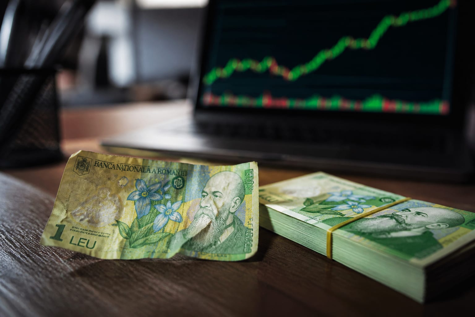 Salariul mediu net a crescut la 5.684 de lei în mai, dar numărul de angajați a scăzut