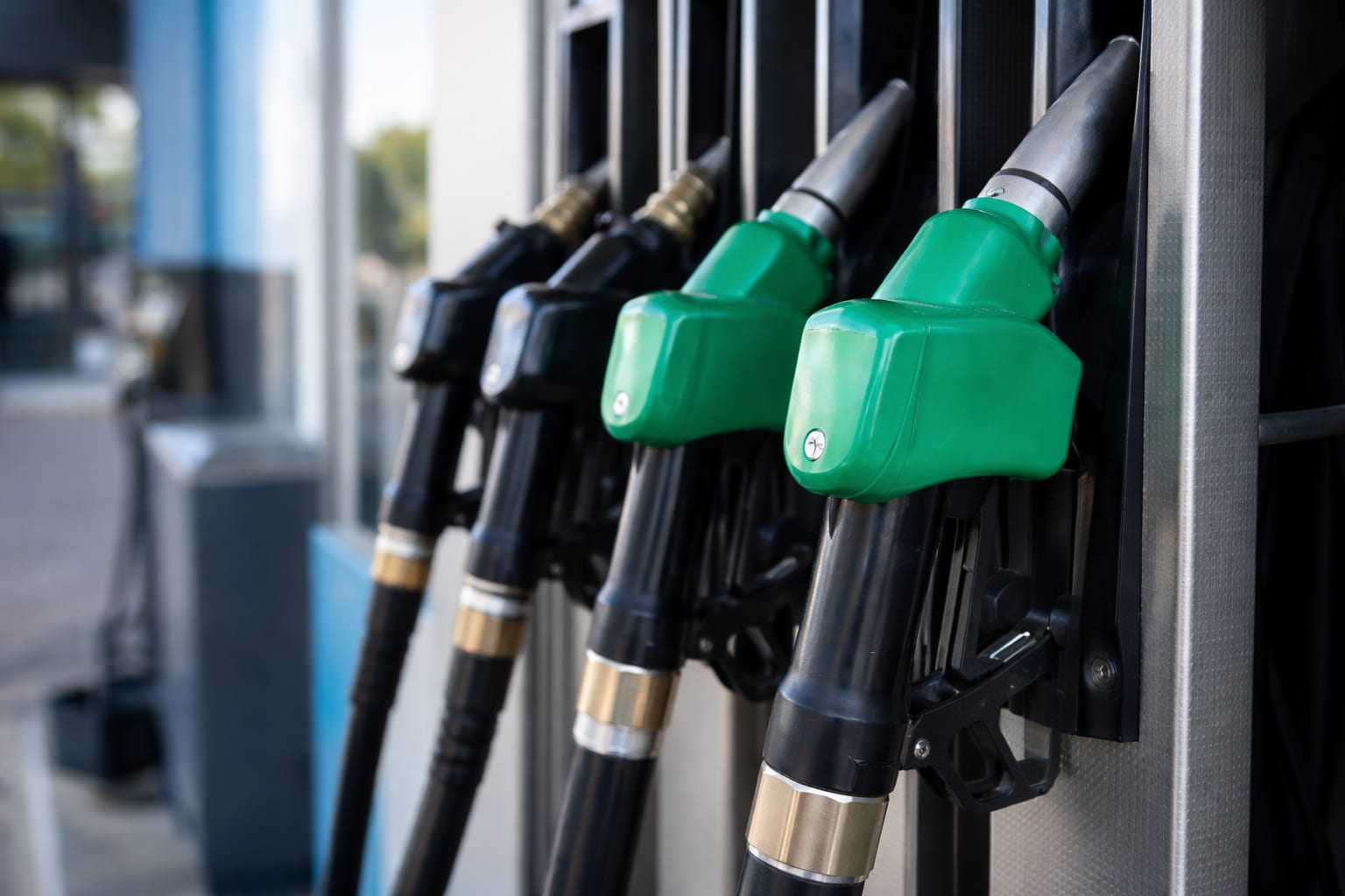 Benzina standard a ajuns la 9,70 lei pe litru, iar motorina a depășit 10 lei