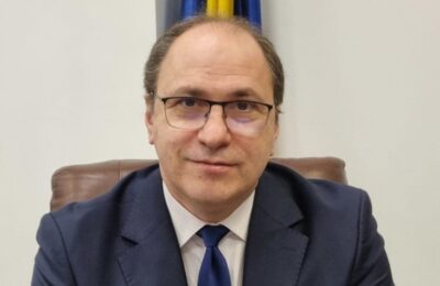 Mihai Dimian spune că în clasa fiului său sunt 30 de elevi, deși legea prevede cel mult 24 în primar