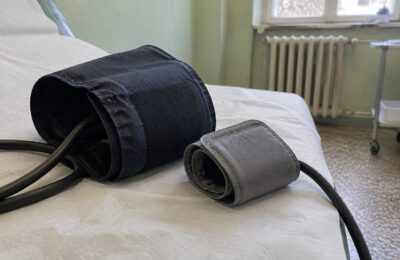 Durerea care obligă la pauze în timpul mersului poate indica îngustarea arterelor de la picioare