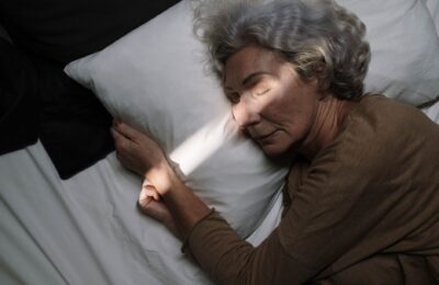 Cum poate fi îmbunătățită odihna la peste 50 de ani. 8 obiceiuri utile și semnele care cer o discuție cu medicul
