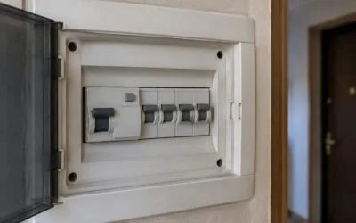 Cum se testează protecția la electrocutare cu butonul „T” din tablou și când trebuie chemat electricianul