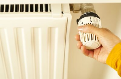 Consumul pentru încălzire poate scădea cu aproximativ 7%. Ce ajustări se pot face acasă înainte de iarnă